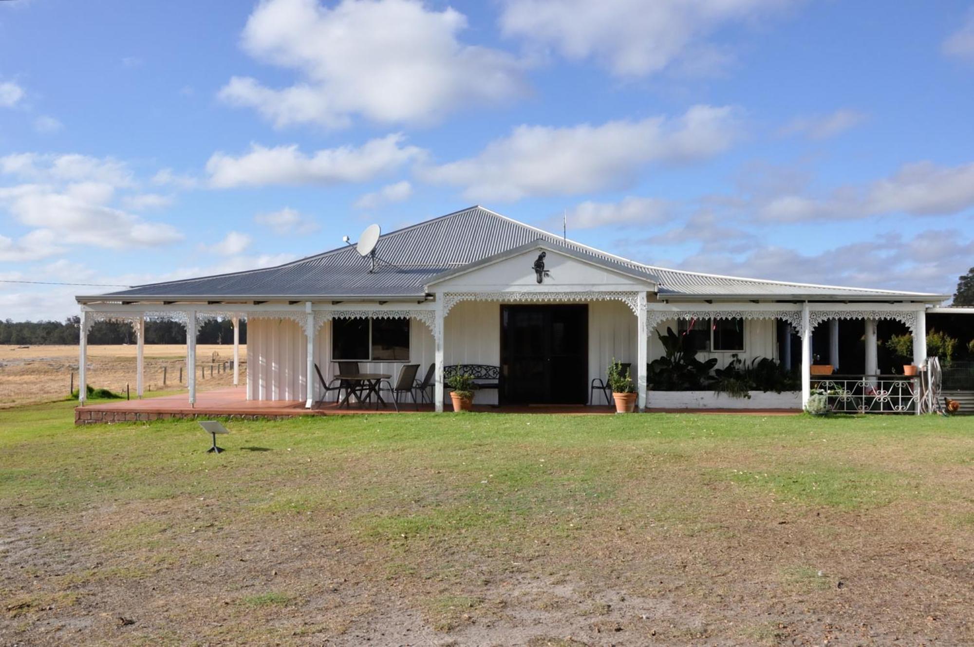 Donn4254s2 - Wilga Farm - Shearer's Shack - Double *